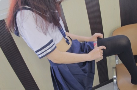 ARM-872 An Older Sister Who Leads The Ejaculation By Sandwiching Ji-Po In The Panties