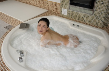 MIDE-953 A Middle-Aged Father Who Was Dismissed From The Company Confined The President'S Daughter A Year Later, A Sweaty Giant Press Shoko Takahashi In A Garbage Room In Midsummer