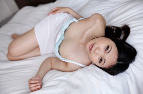 H0930 ki190716 While first sexual experience is 18 years old and late