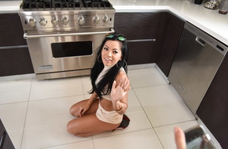 10Musume 050411_01 Mutsumi Tanizaki Staying In Her Room And Rolling Up Saddle Part 2 Naked Breakfast Sex