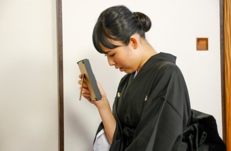H0930 ki190716 While first sexual experience is 18 years old and late